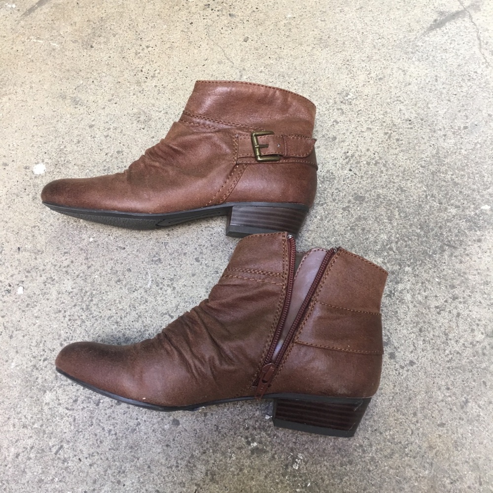 Bare traps faux leather brown ankle boots
